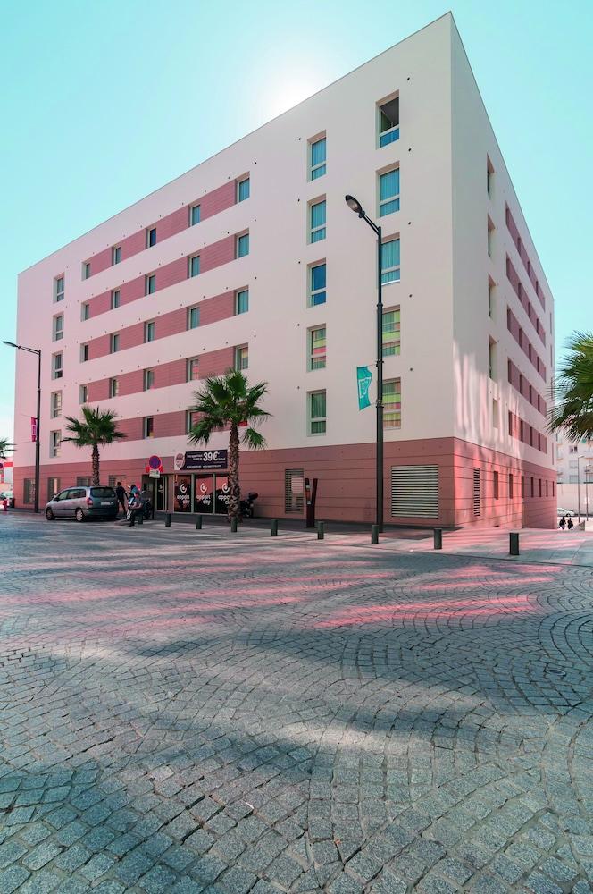 الشقق الفندقية بيربينيوفي  آبارت سيتي بيربيجنان سنتر جار المظهر الخارجي الصورة